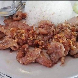 ข้าวเนื้อกระเทียม