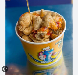 ไจแอนท์ ลูกชิ้นปลาระเบิด & ของกินเล่นอร่อยสุดซอย