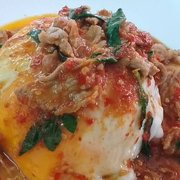 ไข่ข้นกระเพราหมูชิ้น