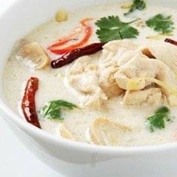 ต้มข่าไก่ราดข้าว