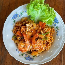 มักกะโรนีผัดใส่กุ้ง