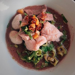 ก๋วยเตี๋ยวเรือขึ้นบกแปดริ้ว ข้าวกะเพรา