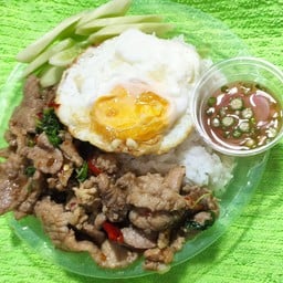 กระเพราพริกแห้ง สุกี้ร้านเจ๊แจ็ค
