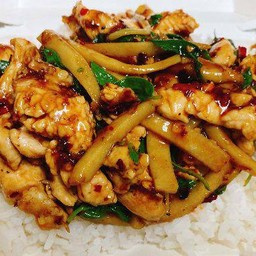 ผัดพริกแกงหน่อไม้หมูชิ้น