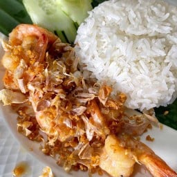 917 ข้าวกุ้งทอดกระเทียม