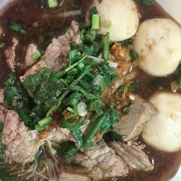 ก๋วยเตี๋ยวหมูน้ำตกท่านขุนแผน บางนามาร์เก็ต