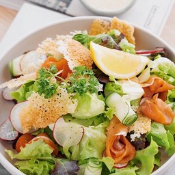 สลัดแซลม่อนรมควัน