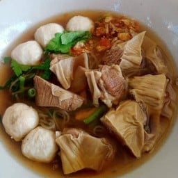 ก๋วยเตี๋ยวหมูตุ๋น