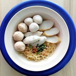 Signature บะหมี่3ก้อน(ใส่ถั่วลิสงป่นคั่วเอง)&ลูกชิ้นปลาเกรดAA+(ใส่กล่อง)