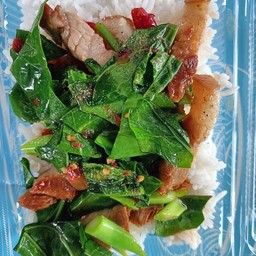 คะน้าหมูกรอบ