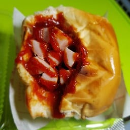 ปังปิ้งไส้ทะลัก พริกเผา + ไส้กรอกรมควันไก่ (ลูก)