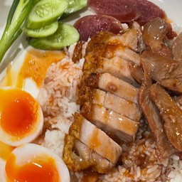 ข้าวหมูกรอบ หมูแดง โอชิน