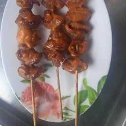 ร้านส้มตำ ตาตุ๋ย หมวกแดง ใต้สะพาน