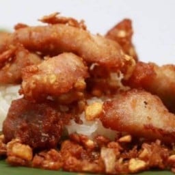 หมูทอดครับผม ซอยศาลพระเจ้าตากสิน ตรงข้าม 7-11 สาขาสาทรแกรนด์วิลล์(สำเพ็ง 2)