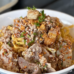 ก๋วยเตี๋ยวแห้งเส้นกรอบ(กรอบยำ)