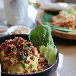 ข้าวไข่ข้นกระเพราหมูสับ