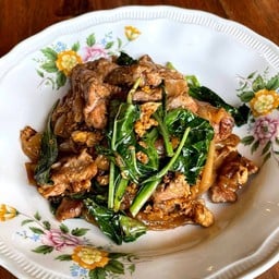 เส้นใหญ่หมูผัดซีอิ้ว