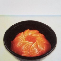 ข้าวหน้าแซลมอนซาซิมิ