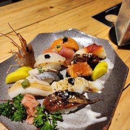 ซูชิเซ็ท10คำ