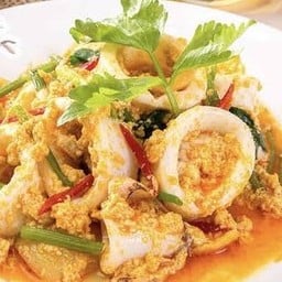ข้าวปลาหมึกผัดผงกะหรี่