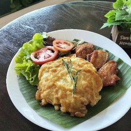 Fried Chicken Wings With Fish Sauce On Rice + Fried Egg Or Omelet