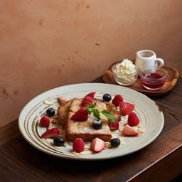 BERRY FRENCH TOAST