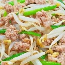 ผัดถั่วงอกหมูสับ (กับ)