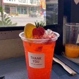 สตอเบอรี่โซดา