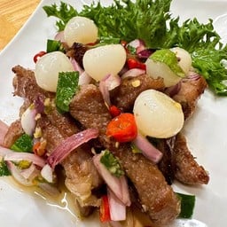 ยำหมูย่าง กระเทียมโทน