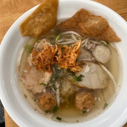 ก๋วยเตี๋ยวน้ำใสลูกชิ้นปลา