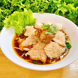 ก๋วยเตี๋ยวรวมหมูตุ๋น