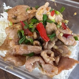 ข้าวพริกเกลือหมูชิ้น