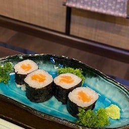 ข้าวห่อสาหร่ายแซลมอน (มี 4 ชิ้น)