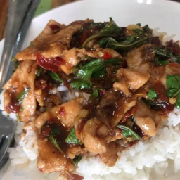 ผัดกะเพราหมูชิ้นหมัก