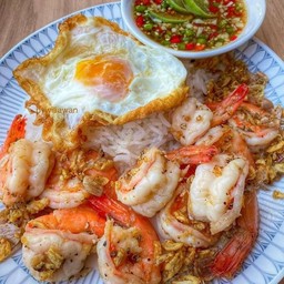 ข้าวราดกุ้งกระเทียม