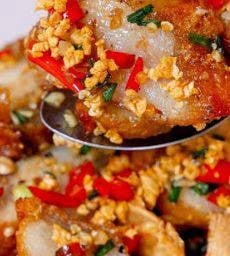 หมูกรอบผัดพริกเกลือ,ทอดกระเทียม
