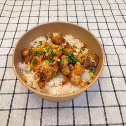 ข้าวหน้าไก่คั่วพริกเกลือ