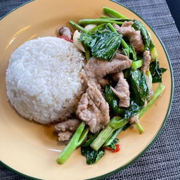 ข้าวคะน้าหมูชิ้น