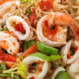 ยำมาม่า กุ้ง+ปลาหมึก