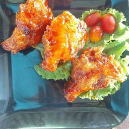 ปีกบนใก่คลุกซอสเผ็ด(3ชิ้น)