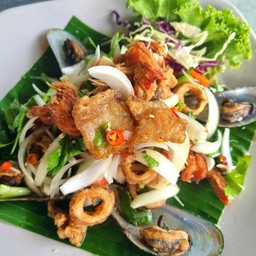 ยำทะเลกรอบ