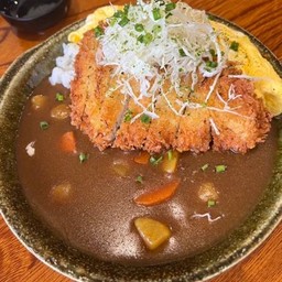 ข้าวแกงกะหรี่ไก่ทอดทงคัตสึ + ซุปมิโซะ