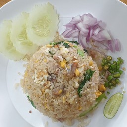 ข้าวผัดคะน้าปลาอินทรีย์เค็ม