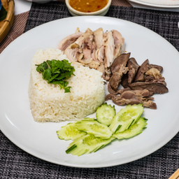 ข้าวมันไก่ต้มเครื่องใน