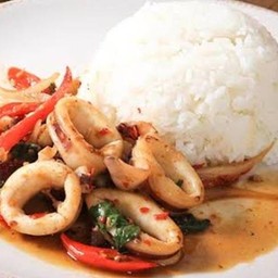 ข้าวกระเพราปลาหมึก