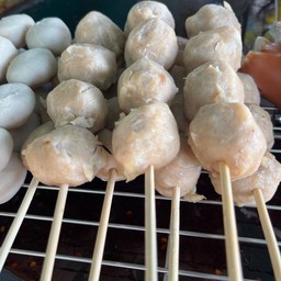 1.1ลูกชิ้นเอ็นหมู สูตรเชลล์ชวนชิมน้ำจิ้มสามรสเด็ด(หม้อเดือด) 10 ไม้