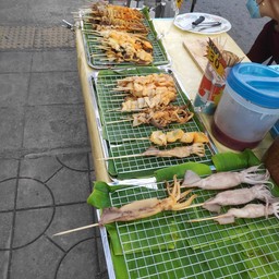 บอส หมึกสดย่าง หน้าร้านขายยาอมรฟาร์มมาซี บางบอน