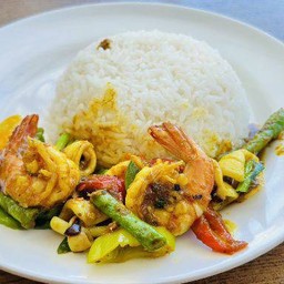 ผัดเผ็ดราดข้าว