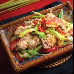 ยำเนื้อทอดแตงกวา