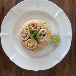 ข้าวผัดปลาหมึก